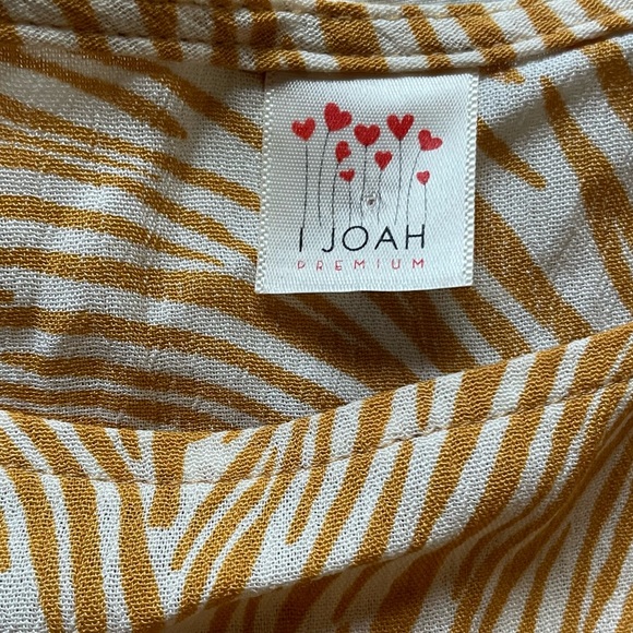 White and orange blouse - Picture 3 of 6